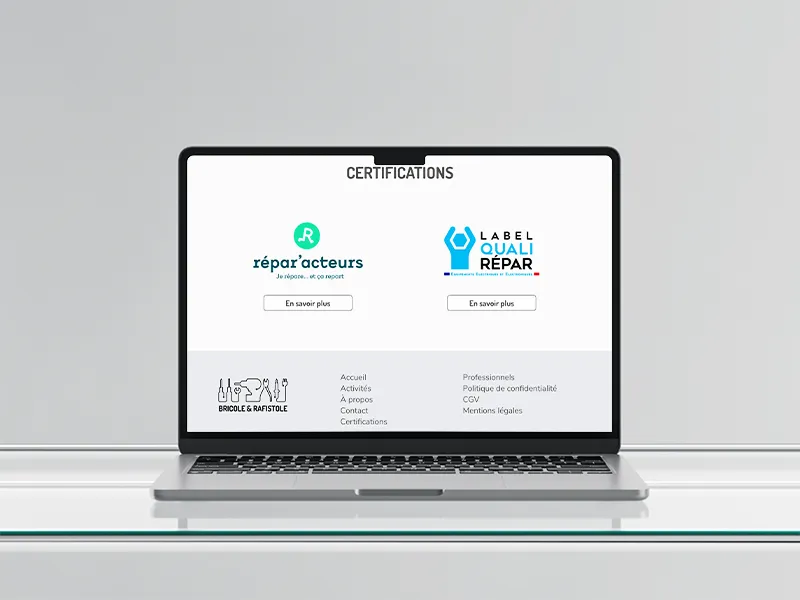 Mockup du site internet de Bricole & Rafistole : première ébauche de la maquette avec les certifications et le pied de page.